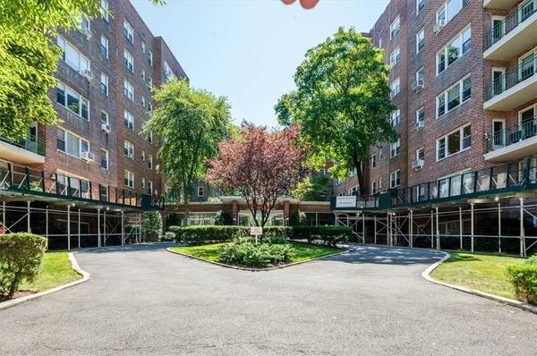 3850 Hudson Manor TER #3AW, Bronx, NY 10463