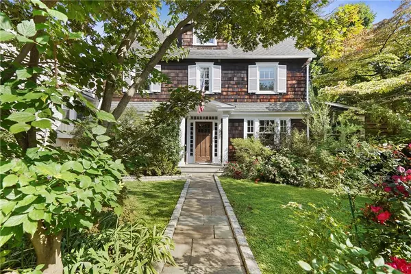 Bronxville, NY 10708,8 McIntyre ST