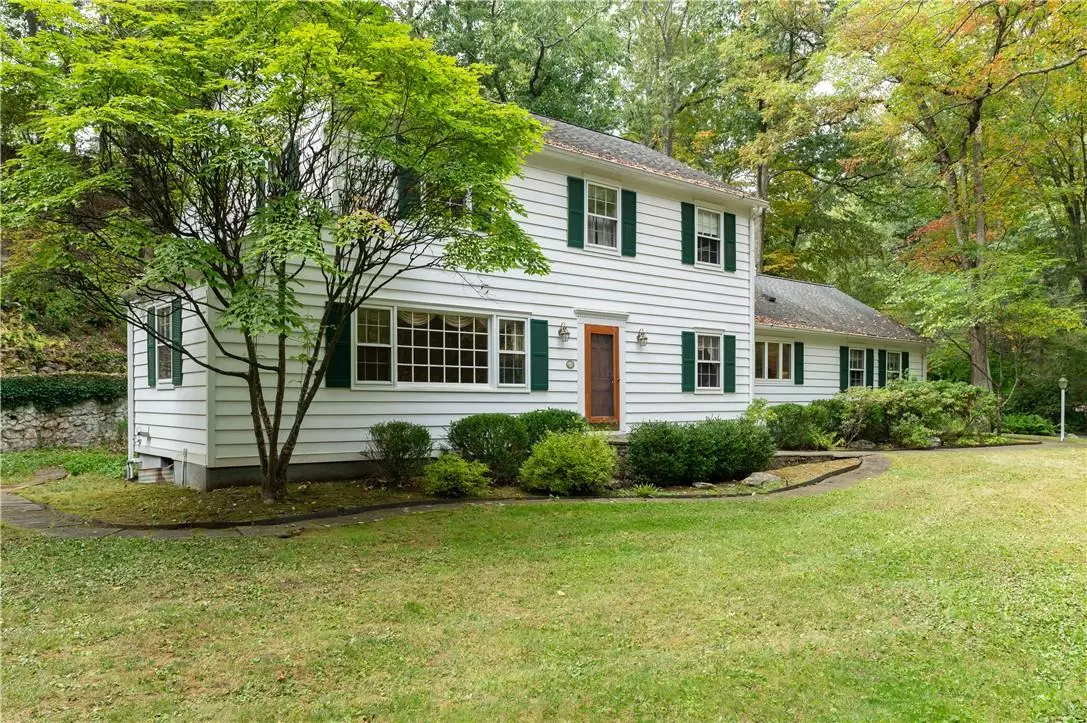 Pound Ridge, NY 10576,32 West LN