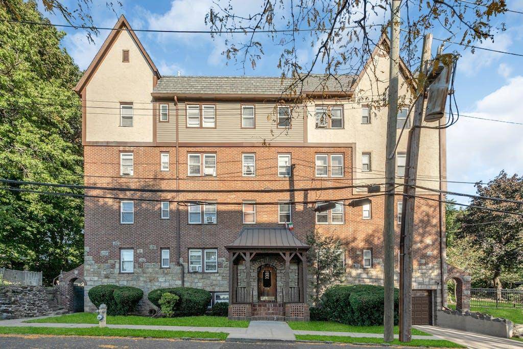 10 Oakridge PL #2C, Eastchester, NY 10709