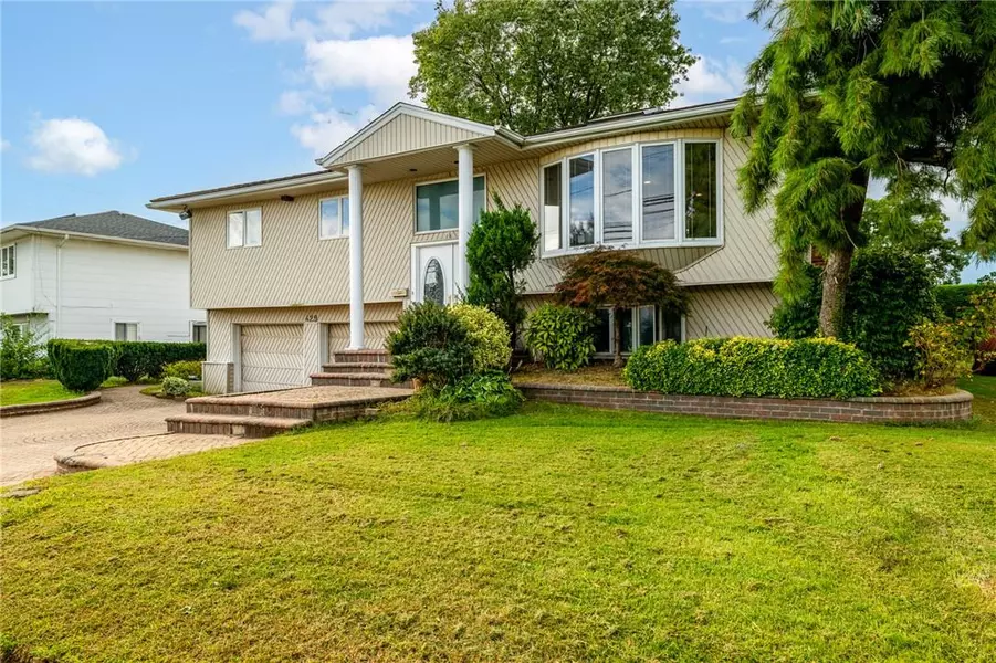 429 Bambrick ST, Oceanside, NY 11572