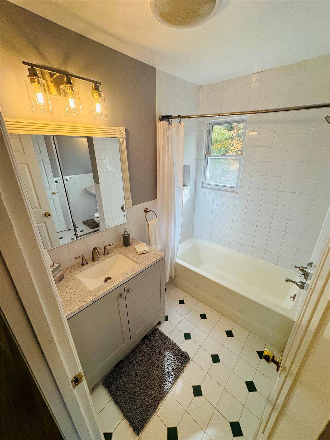 Ossining, NY 10562,18 Somerstown RD