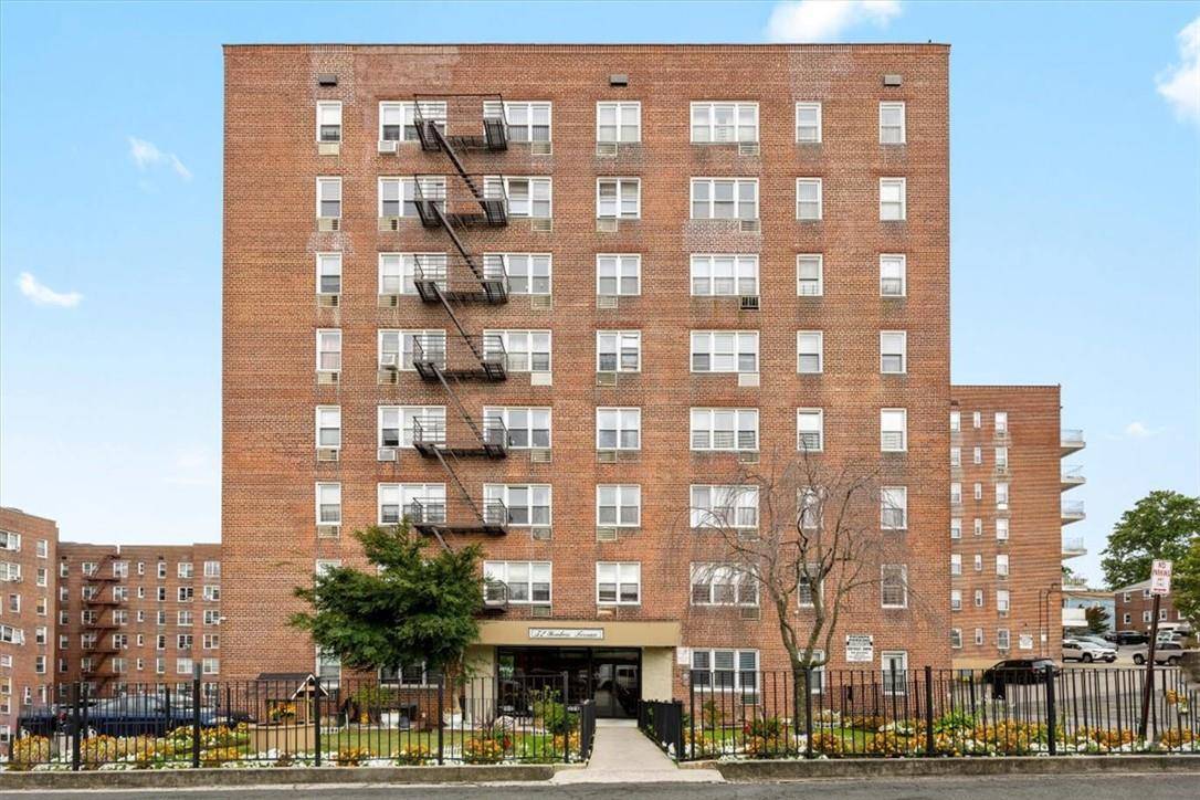 52 Yonkers TER #1E, Yonkers, NY 10704
