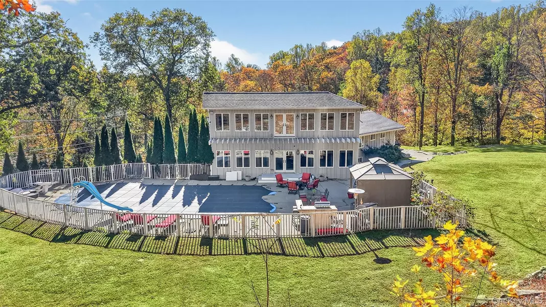 10 Sunrise DR, Putnam Valley, NY 10579