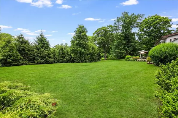 Katonah, NY 10536,27 Logan LN