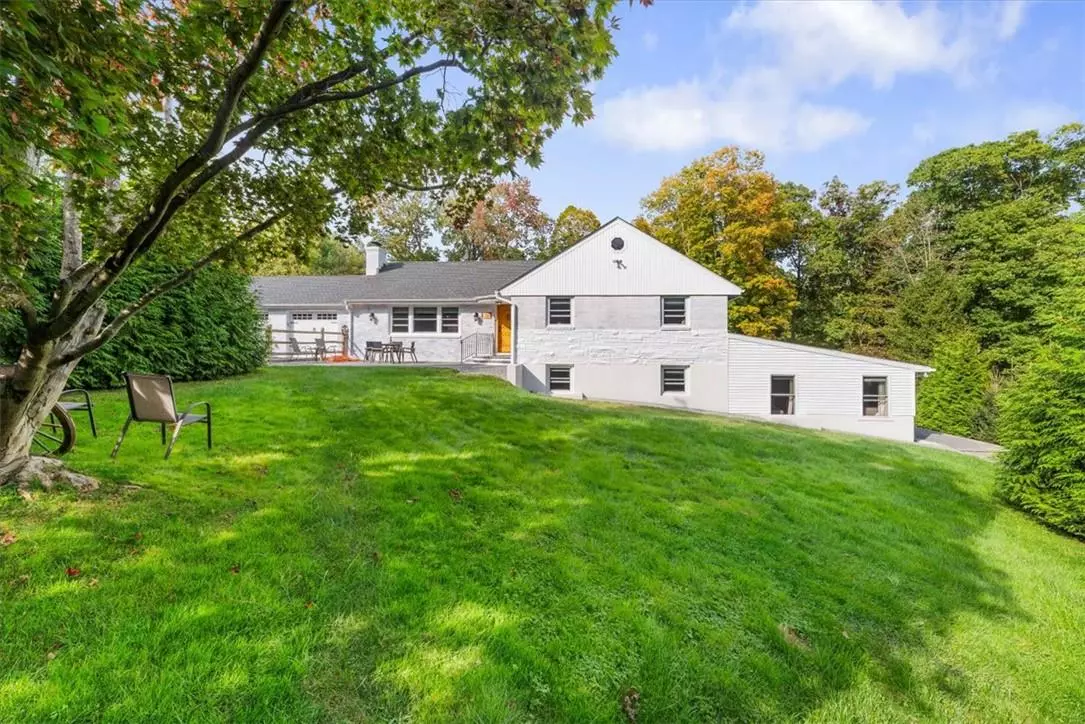 Valhalla, NY 10595,19 Halsey PL