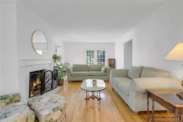 Bronxville, NY 10708,438 California RD