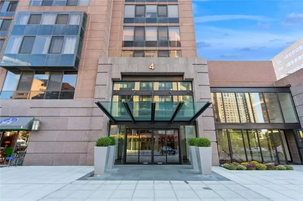 White Plains, NY 10606,4 Martine AVE #221