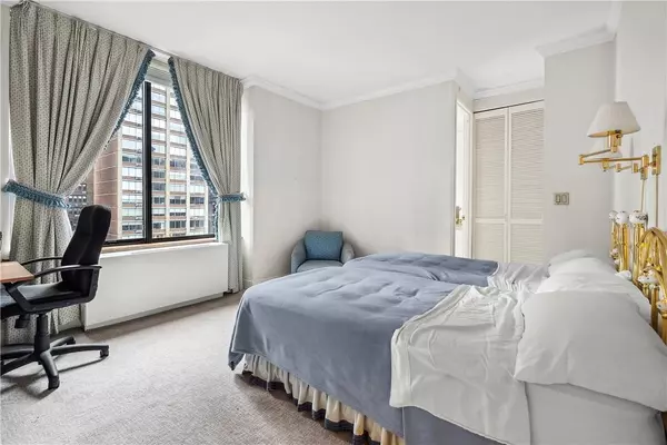 New York (manhattan), NY 10022,418 E 59th ST #11A