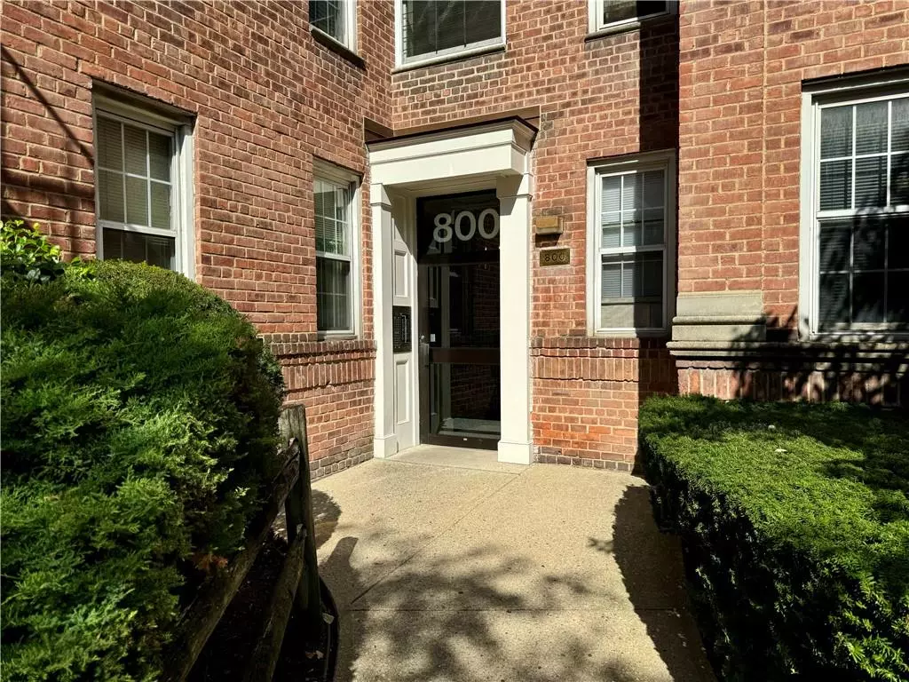 Bronxville, NY 10708,800 Bronx River RD #A22