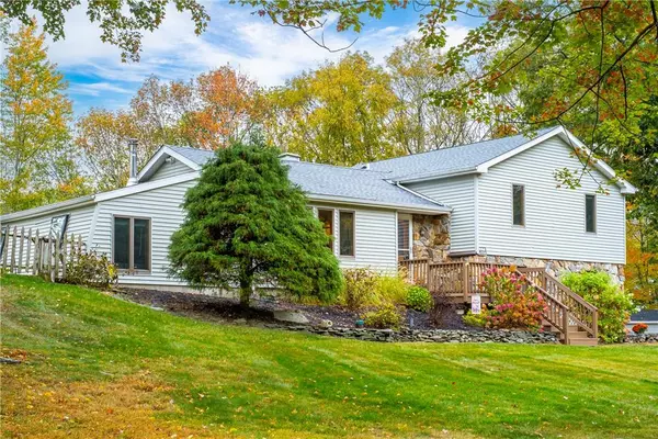 Pleasant Valley, NY 12569,13 Birch DR