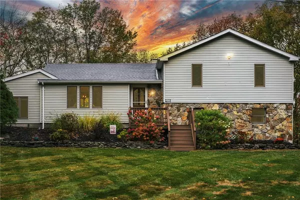 Pleasant Valley, NY 12569,13 Birch DR