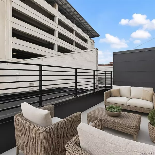 White Plains, NY 10601,199 E Post RD #306