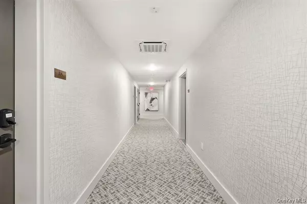 White Plains, NY 10601,199 E Post RD #202