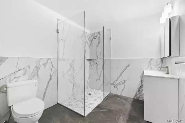 White Plains, NY 10601,199 E Post RD #304