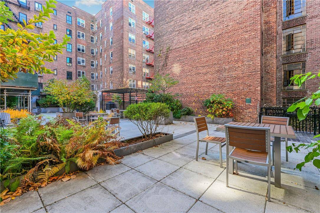 New York (manhattan), NY 10040,31 Nagle AVE #2G