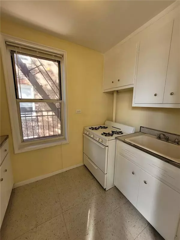 Bronx, NY 10463,3200 netherland AVE #4J