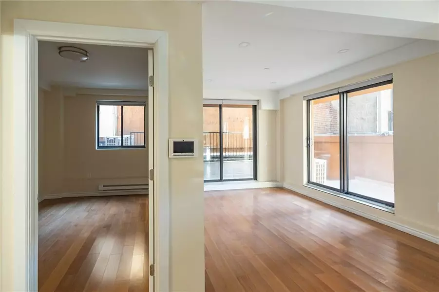 402 W West 50th #2R, New York (manhattan), NY 10019