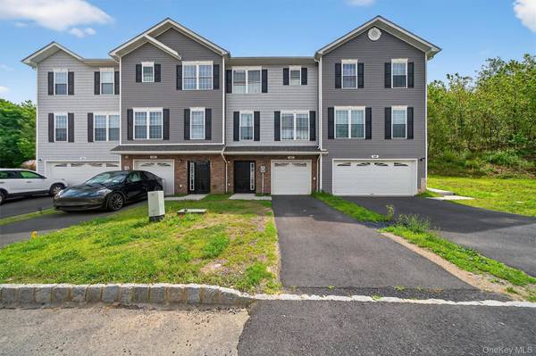 505 Iron Forge LN, New Windsor, NY 12553