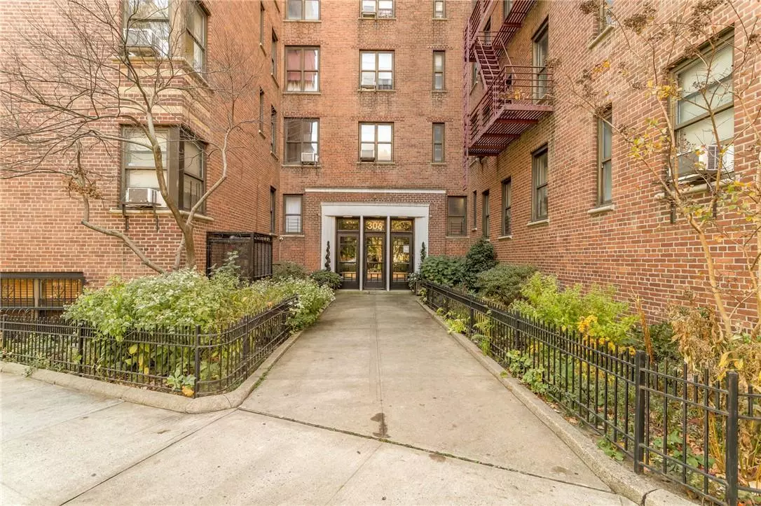 Call Listing Agent, NY 10458,306 E Mosholu Pkwy #2A