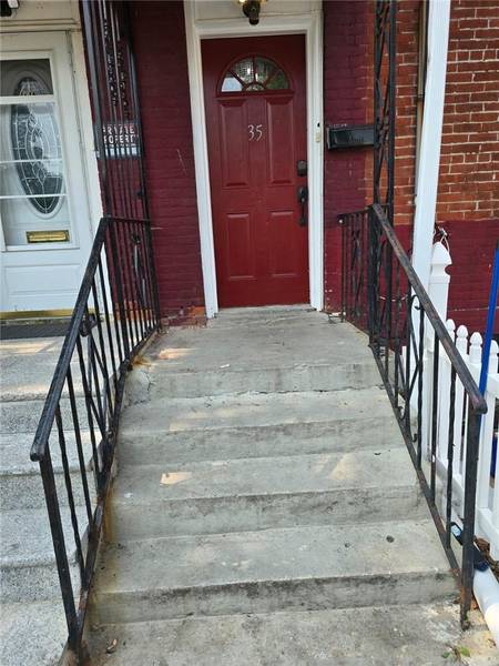 35 Riverview PL, Yonkers, NY 10701