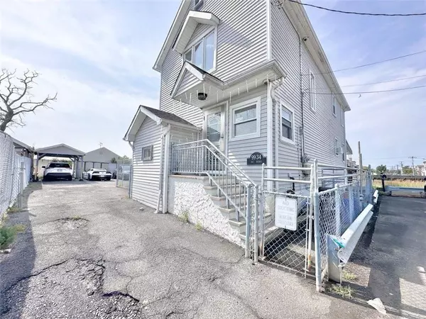 Howard Beach, NY 11414,9934 164th