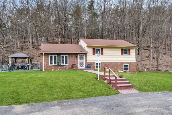 Ellenville, NY 12428,17 Old Minisink TRL