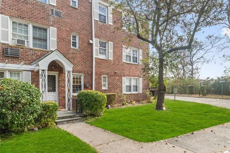 80 Lawrence Park TER #80, Bronxville, NY 10708