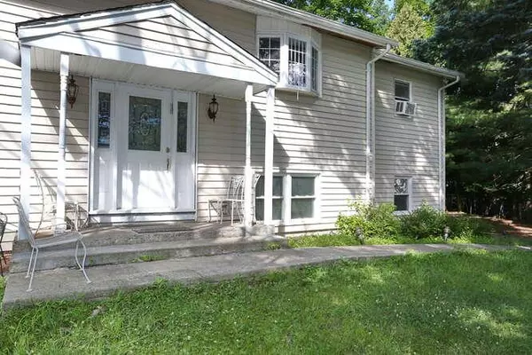 Spring Valley, NY 10977,1 Charlotte DR