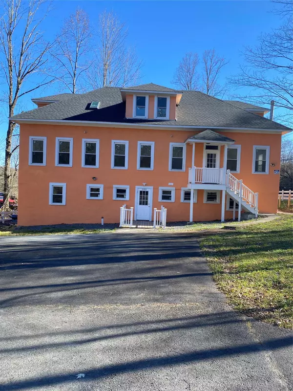 Fallsburg, NY 12789,380 Mountaindale RD