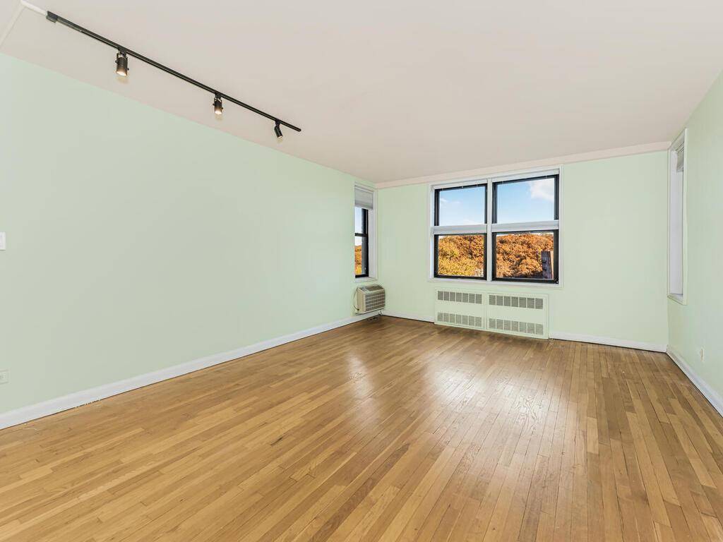 Bronx, NY 10471,5235 Post RD #3H