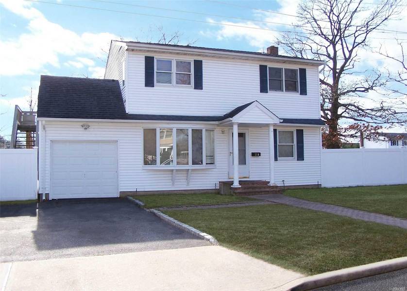 350 Garden ST, West Islip, NY 11795