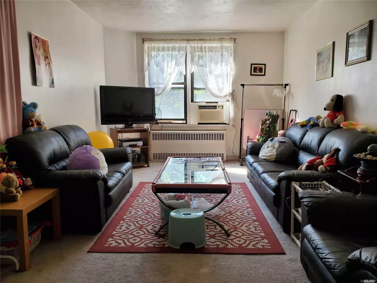 Flushing, NY 11355,43-34 Union ST #4G