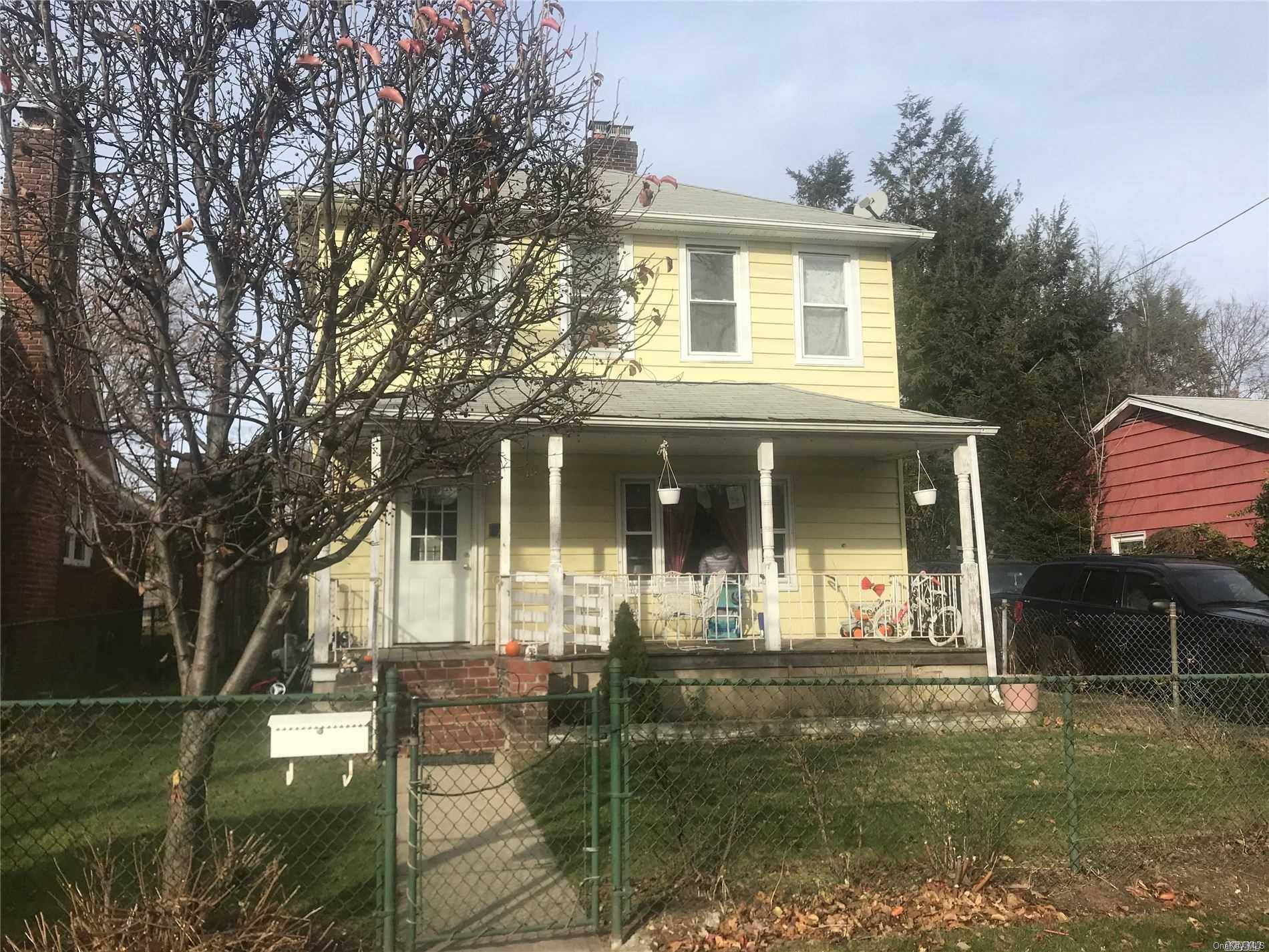 57 Mcloughlin ST, Glen Cove, NY 11542