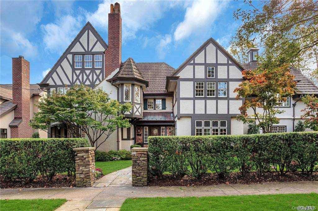 318 Kenmore RD, Douglaston, NY 11363