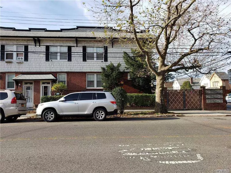 59-04 69th PL, Maspeth, NY 11378