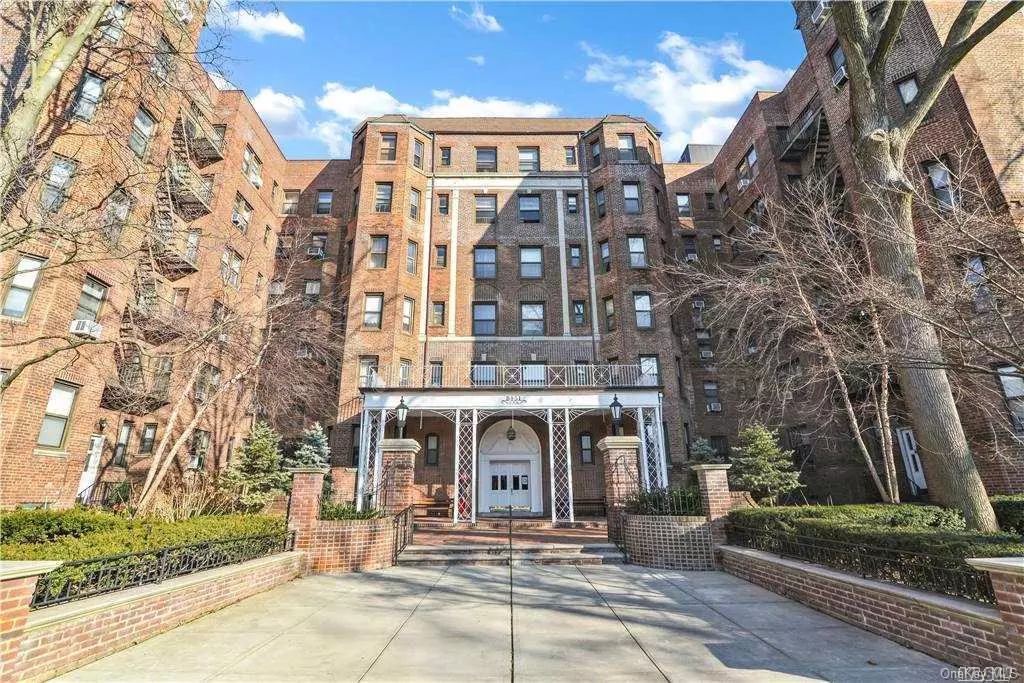 Kew Gardens, NY 11415,84-51 Beverly Road #2F