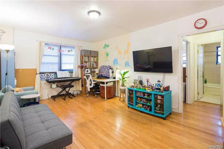 44-16 Macnish ST #5F, Elmhurst, NY 11373