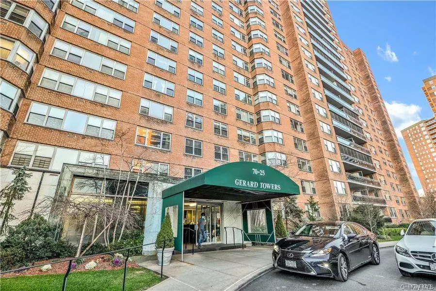 70-25 Yellowstone Blvd #12T, Forest Hills, NY 11375