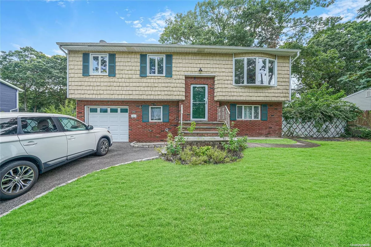 Patchogue, NY 11772,240 Phyllis DR