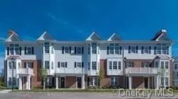 901 Mill Creek N #901, Roslyn, NY 11576