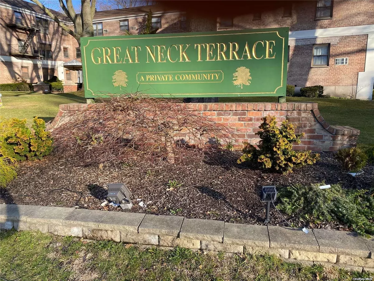 Great Neck, NY 11021,3 West Mill DR #5C