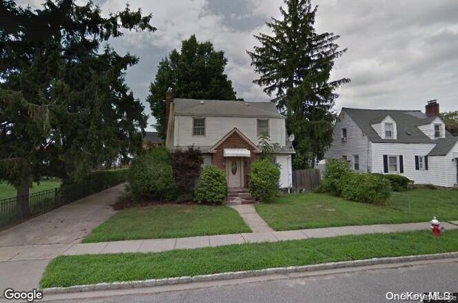 28 Thorman AVE, Hicksville, NY 11801