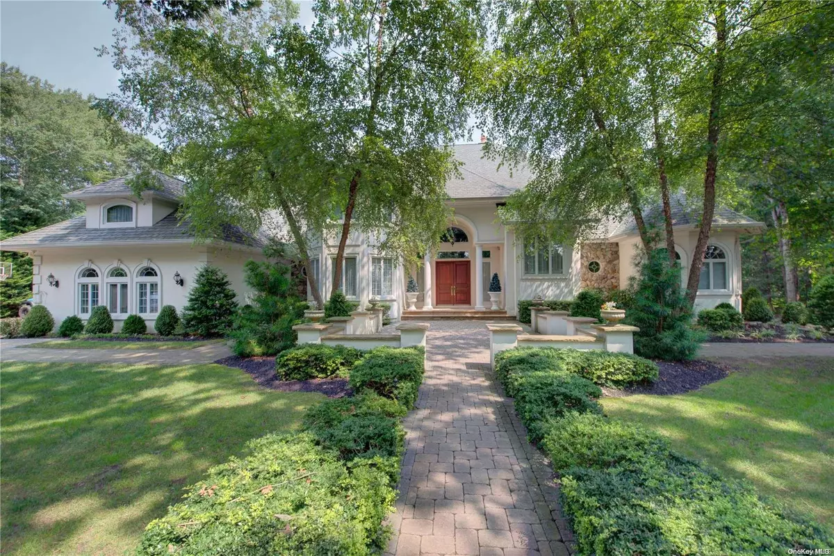 East Patchogue, NY 11772,139 Private RD