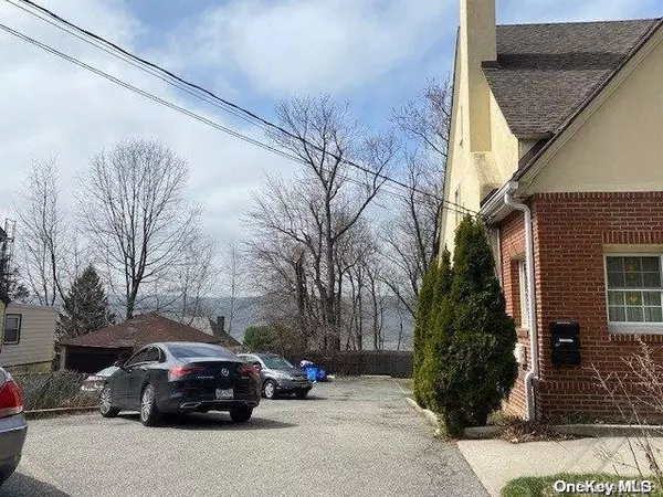 25 Hudsonview TER, Yonkers, NY 10701