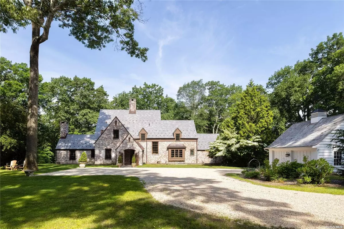 Oyster Bay Cove, NY 11771,80 Shutter LN