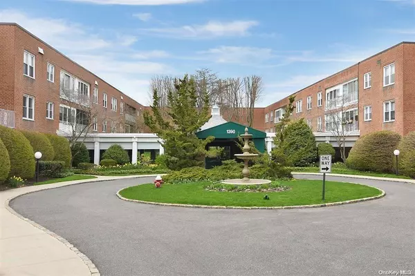 1390 Broadway #102, Hewlett, NY 11557