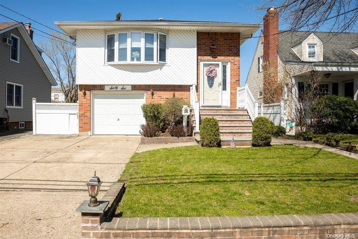 66 Doncaster RD, Malverne, NY 11565