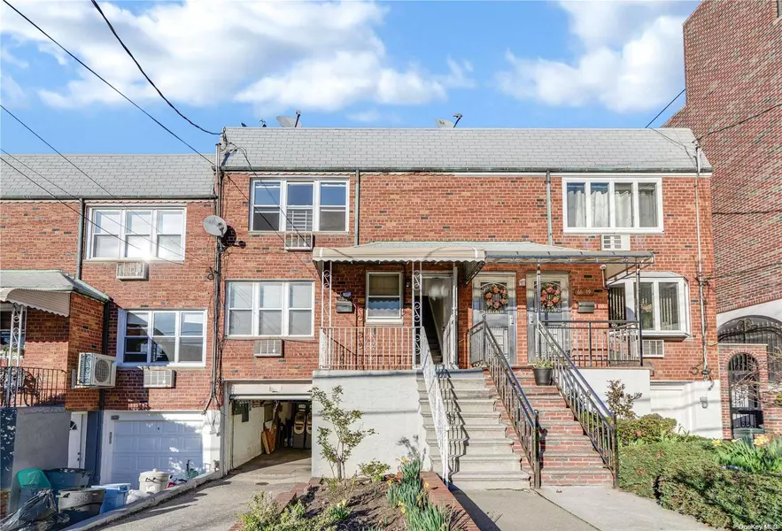 66-77 73rd Place, Middle Village, NY 11379