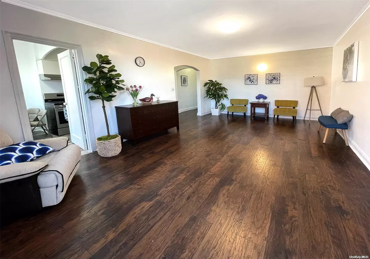 Rego Park, NY 11374,98-120 Queens BLVD #4B